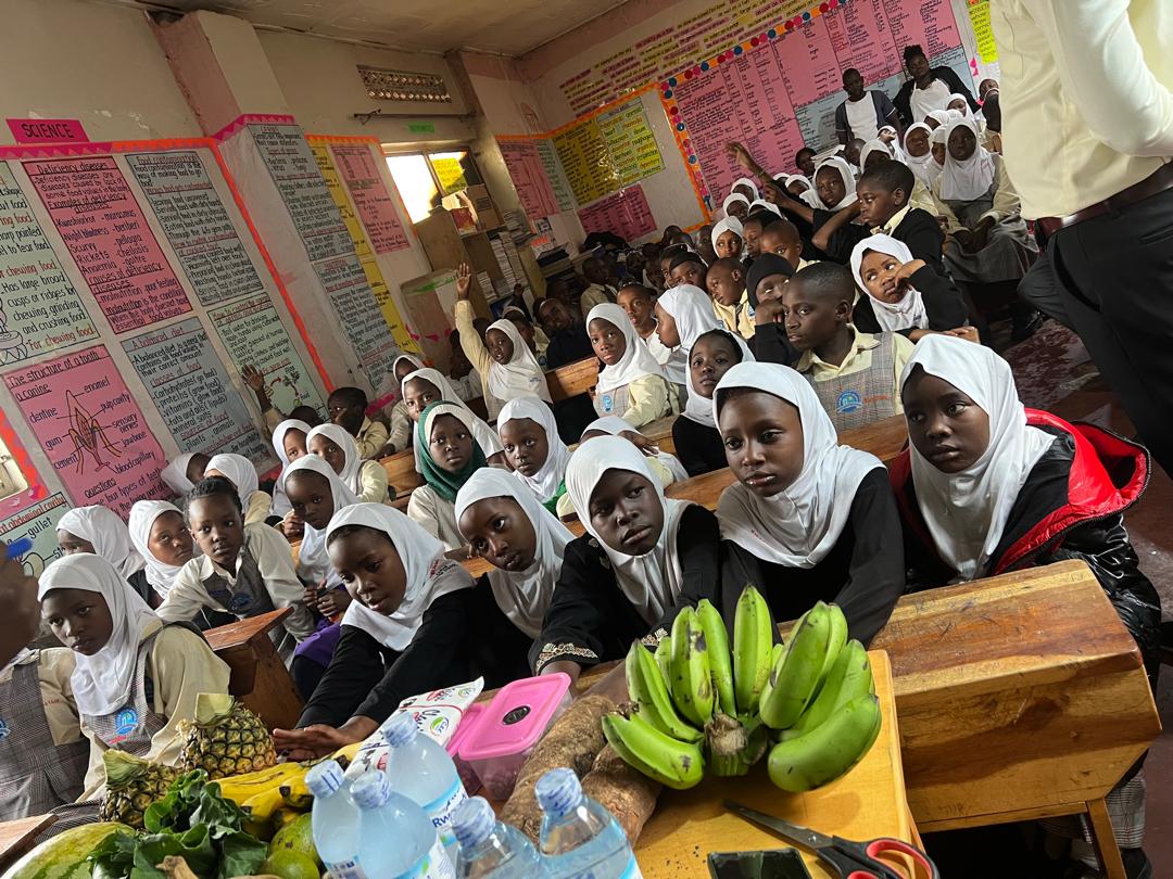 Muhunsa_MAK's tweet photo. Empowering the Next Generation with Nutrition Knowledge 🥦📚
Today, we joined hands with NutriQuest and MUHUNSA to promote nutrition awareness among pupils and staff at Zainab Junior School
#NutritionAwareness #HealthyKids #MUHUNSA #NutriQuest #PublicHealth https://t.co/Jwgmb3FqPR
