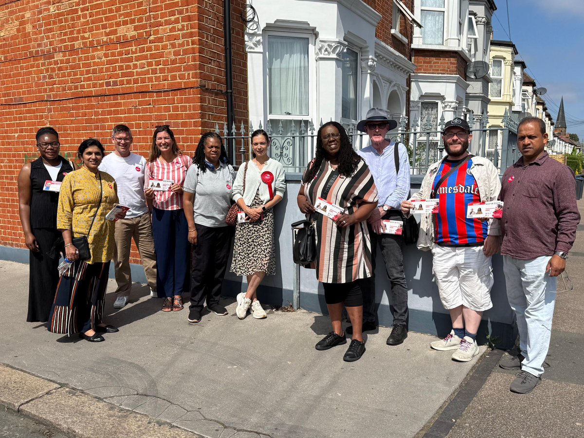 ManjuShahul's tweet image. Last week, we introduced @RowennaDavis to businesses along London Road in Broad Green.  Local business owners raised several concerns, including dirty streets, crime, anti-social behaviour and the impact these issues are having on footfall and parking.

We were pleased to hold…