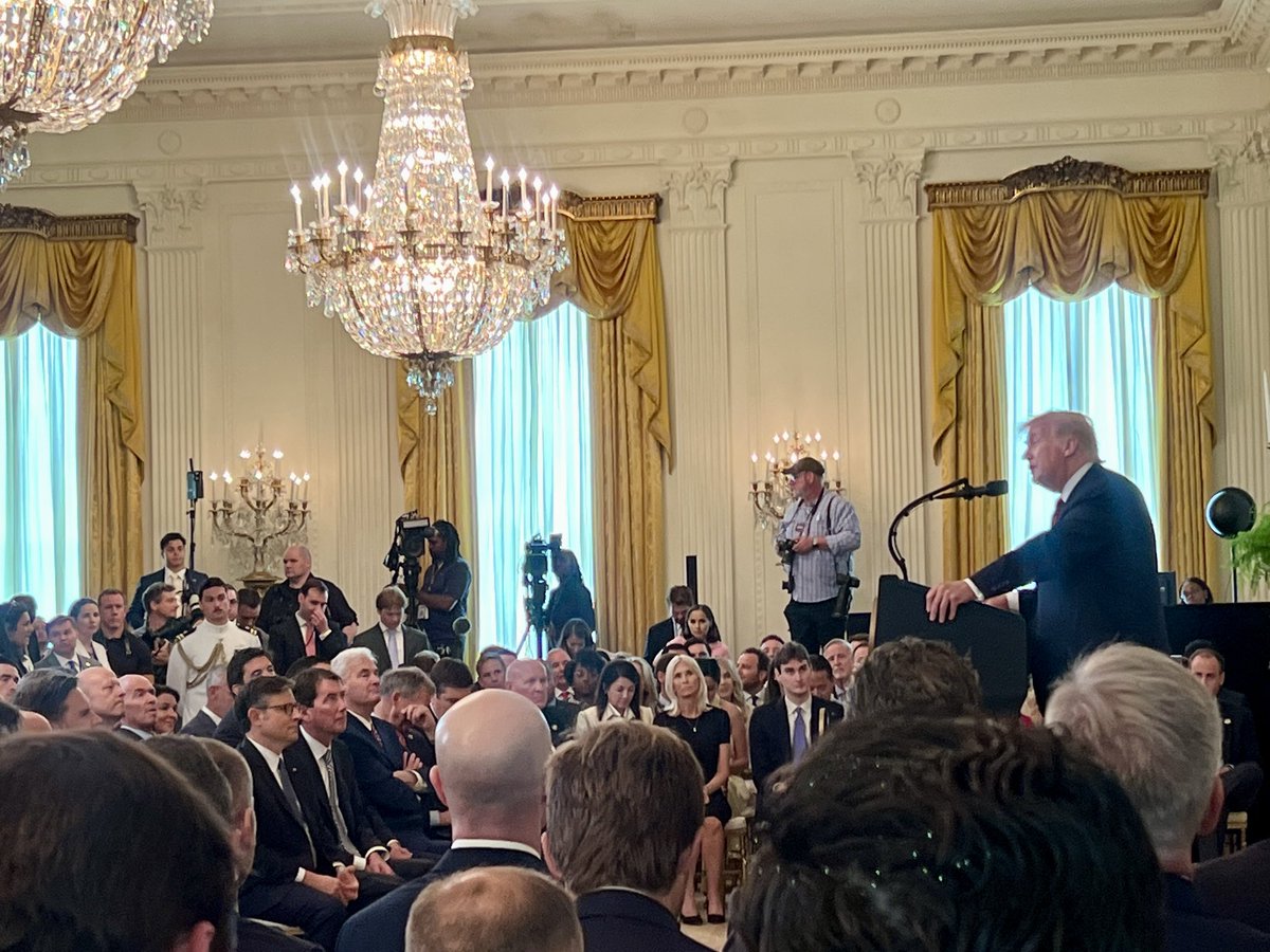 karacalvert's tweet image. Absolutely incredible day! Thank you to @POTUS for signing into law the GENIUS Act, landmark legislation that will revolutionize finance. I’m also grateful to @brian_armstrong, @iampaulgrewal, @emiliemc, @faryarshirzad and the rest of the Coinbase executive team for having the…