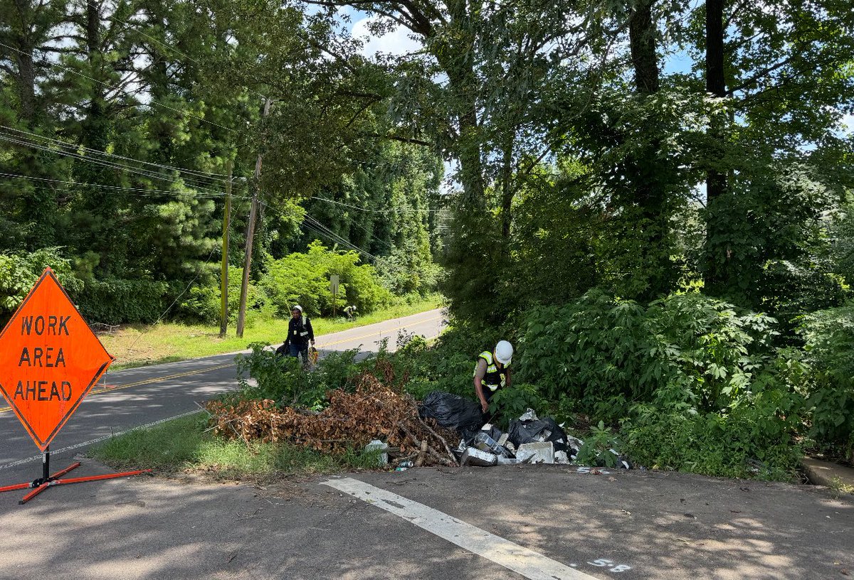 xAIMemphis's tweet image. xAI is committed to cleaning the areas around schools and homes in Memphis. We work continuously with city and county officials to remove waste and improve the community. Today, our team was working hard to clean up the roadways. On average our crews remove 8-10 discarded…