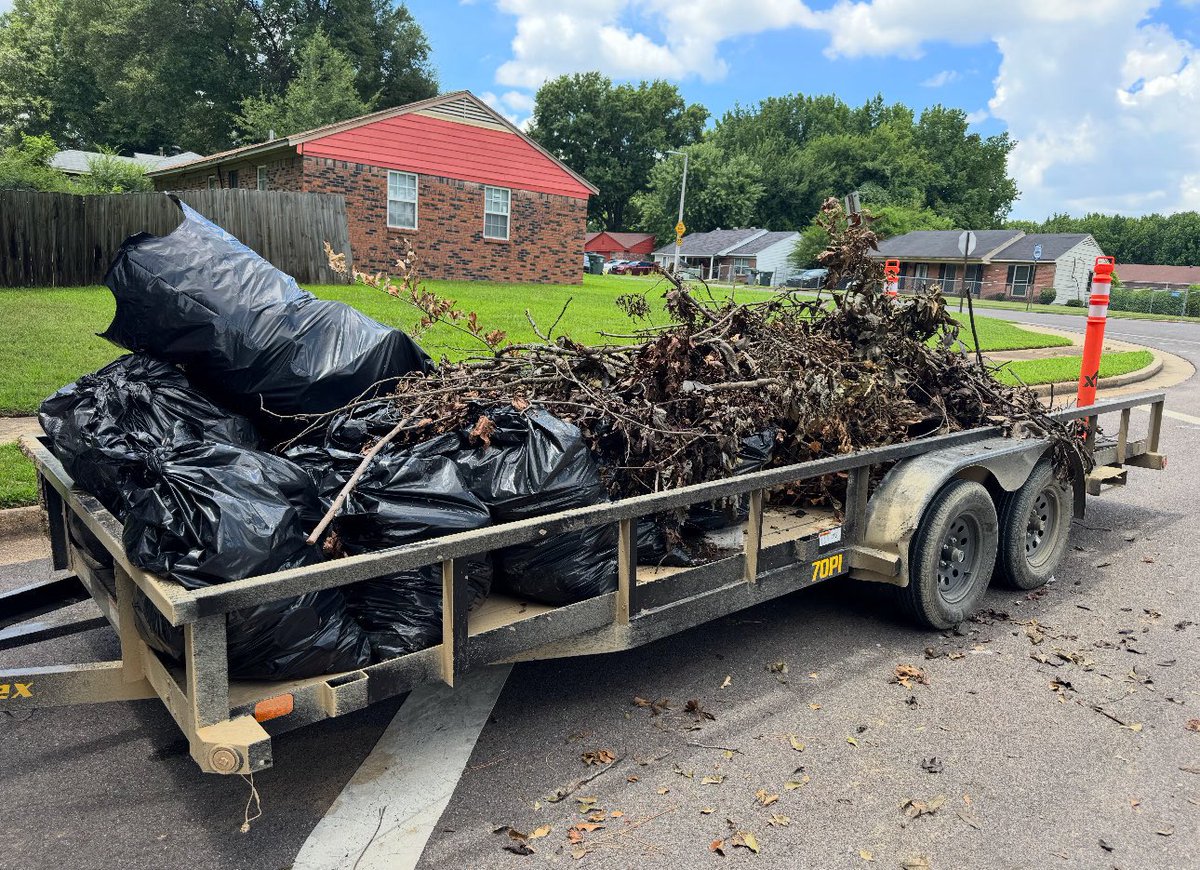 xAIMemphis's tweet image. xAI is committed to cleaning the areas around schools and homes in Memphis. We work continuously with city and county officials to remove waste and improve the community. Today, our team was working hard to clean up the roadways. On average our crews remove 8-10 discarded…
