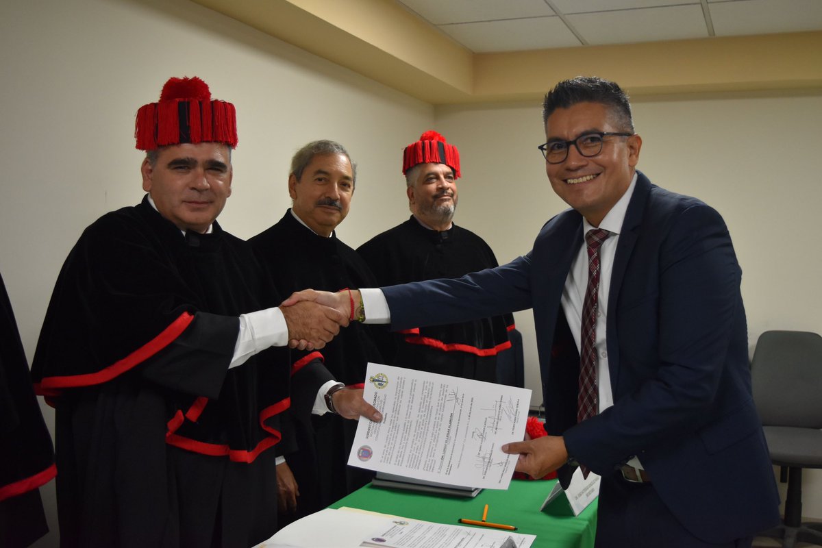 ¡Hasta que se logró el muchacho! 👨🏻‍🎓 

Doctor en Derecho Constitucional y Gobernabilidad por la UANL.

¡Mención Summa Cum Laude!