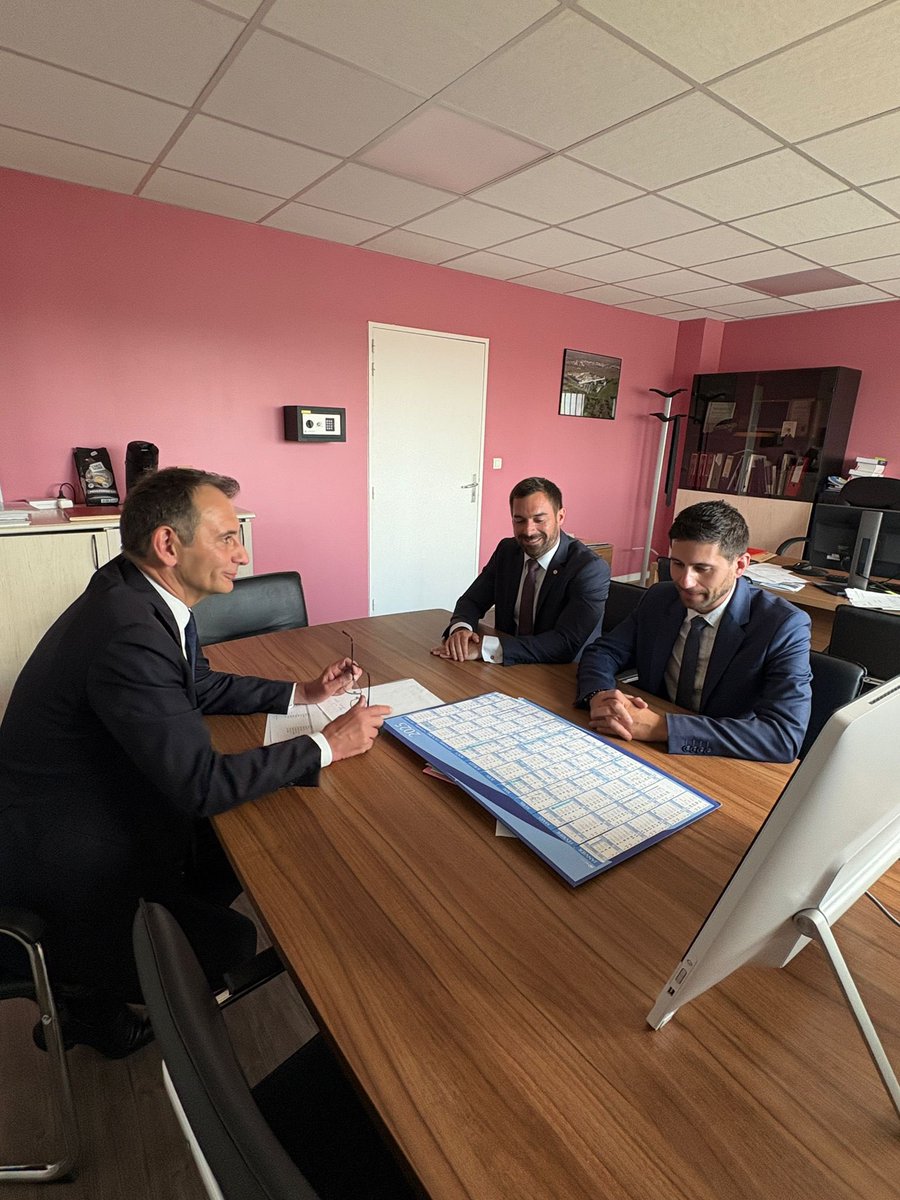 ljacobelli's tweet image. Dans le cadre de ma proposition de loi visant à interdire les activités ludiques en prison, nous nous sommes rendus, avec mes collègues @JulienOdoul et @JLeonardelli_, à la maison d’arrêt de Toulouse-Seysses.
Cet établissement a récemment été au coeur d’une vive polémique,…