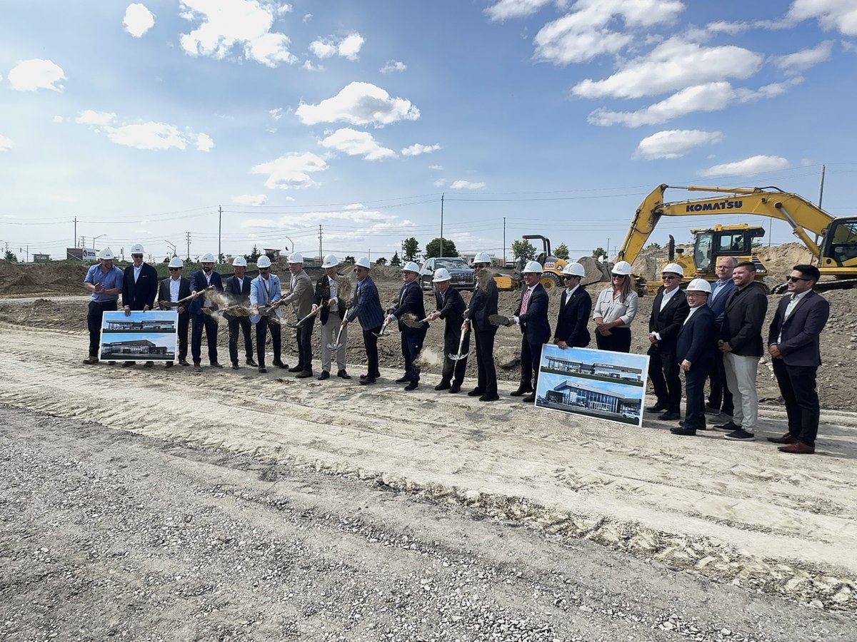 MichaelParsa's tweet image. Great to join Mayor Mrakas and Hyundai of Aurora as they broke ground on their brand-new Hyundai Genesis dealership!
Many thanks to the WEINS Auto Group for continuing to support local jobs here in Aurora!
#AuroraOakRidgesRichmondHill
@TMrakas