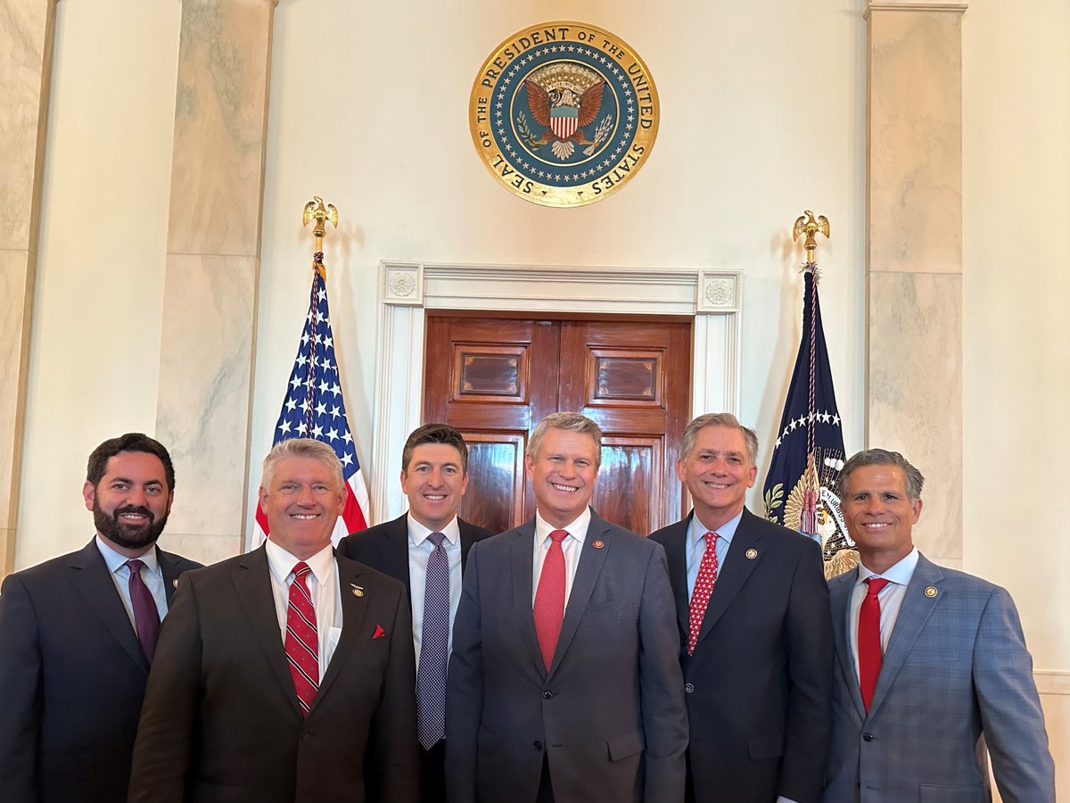 RepMeuser's tweet image. This afternoon, I joined President Trump, Speaker Johnson, Chairman French Hill, and fellow members of the @FinancialCmte for the signing of the GENIUS Act into law.
As a Subcommittee Chairman on the Financial Services Committee, I’m working to advance President Trump’s agenda…