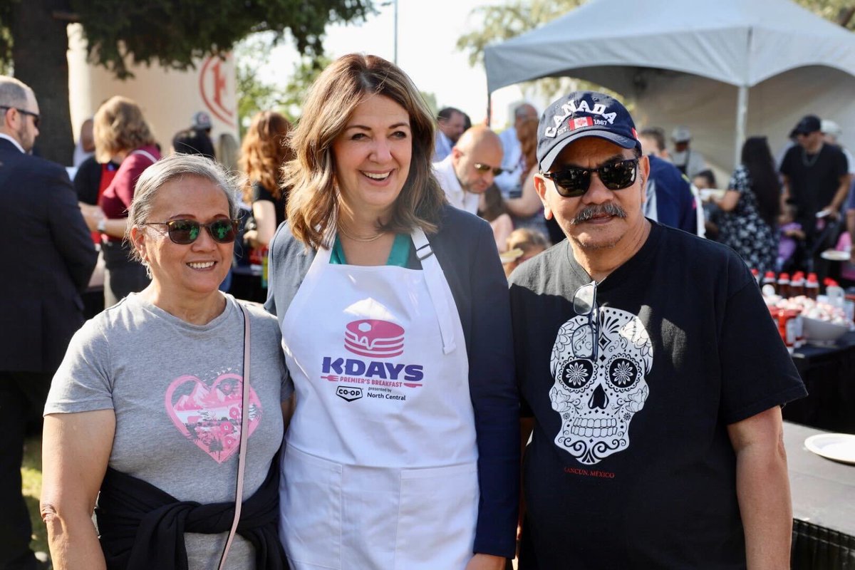 ABDanielleSmith's tweet image. Pancakes 🥞 Edmonton Edition!
K-Days has been a proud part of Edmonton’s summer for over 140 years, since 1867 when it was first called the Exhibition. This morning’s breakfast was the perfect way to kick it off.
Thanks to everyone who came out to celebrate!