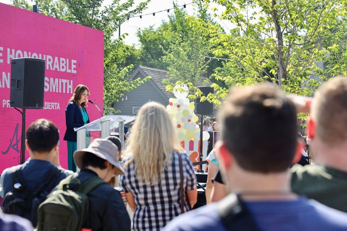 ABDanielleSmith's tweet image. Pancakes 🥞 Edmonton Edition!
K-Days has been a proud part of Edmonton’s summer for over 140 years, since 1867 when it was first called the Exhibition. This morning’s breakfast was the perfect way to kick it off.
Thanks to everyone who came out to celebrate!
