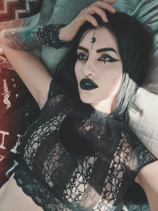 Watch Pσƙƙҽƚ 𝒾𝓈 𝓉𝓎𝓅𝒾𝓃𝑔...'s leaked NSFW photo on TwXstars