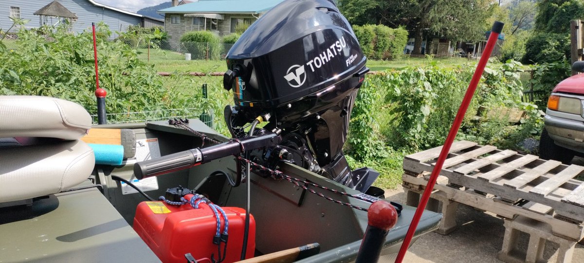 GuywithaGoProFS's tweet photo. First pic I posted of new ride. Finally got some #horsepower with the @TohatsuAmerica 9.9 and just finished building & carpeting the casting #deck. All that underneath is #storage. #fishing #jonboat #customize to put #fish in the #boat. https://t.co/x7RPWpqRO8