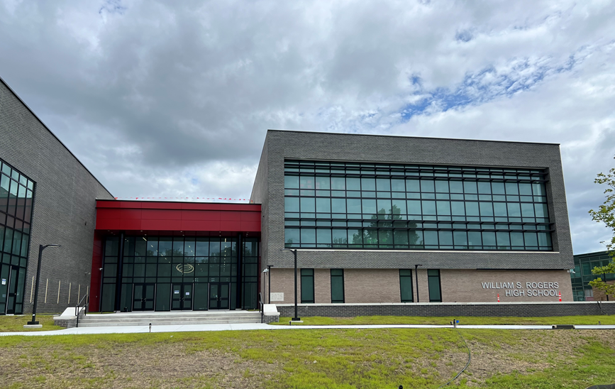RIDeptEd's tweet image. Commissioner @AInfanteGreen got an inside look at the new Rogers High School in Newport today. The new building includes state-of-the-art equipment for career and technical education programs & educational spaces. It also houses a new culinary kitchen, gymnasium and auditorium.