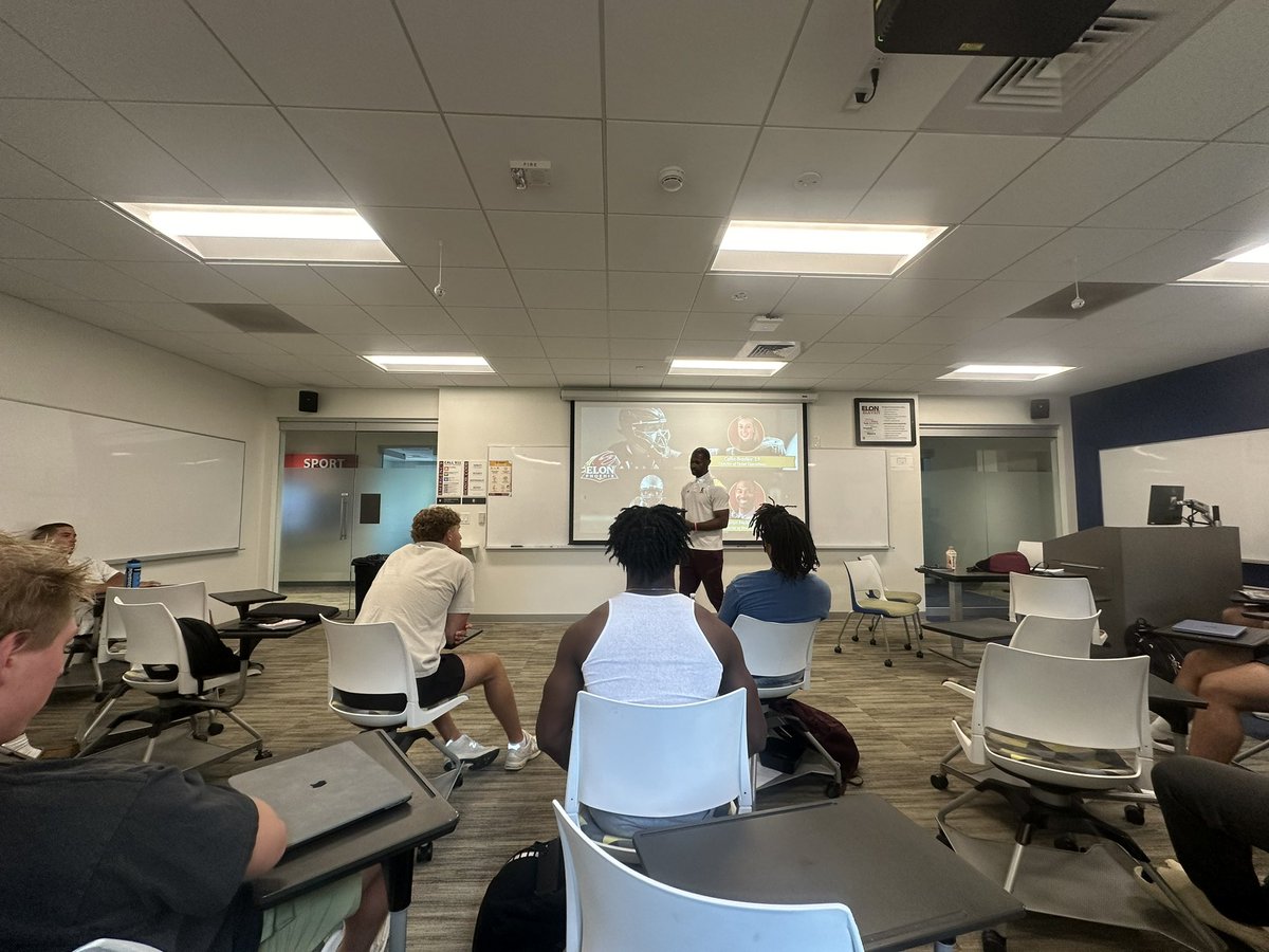 docwalk_'s tweet image. We had the heavy hitters the last two days to wrap up our Speaker Series for the AMS 2200 course.
Big thank you to @A_Mellette3, @callliehorn_4, @shainadatrainuh, & Becca Hersch for spending time with the students this week.
