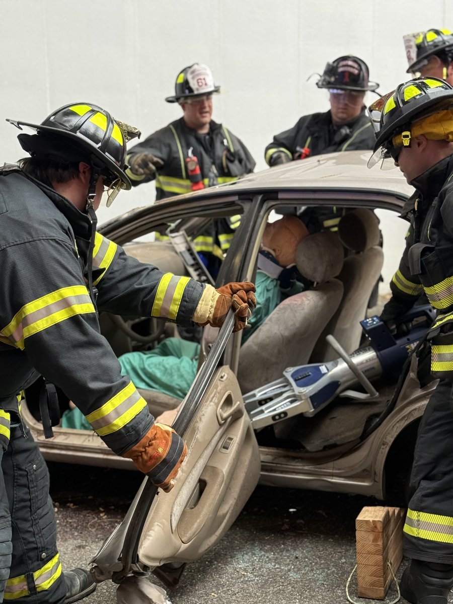 SBM_EVP's tweet image. This week, @StonyBrookU’s Enterprise Risk Management team & the School of Health Professions led an emergency simulation for high school students in the Pre-College Summer Program. Hands-on moments like these spark curiosity & build confidence for future #HealthcareHeroes!