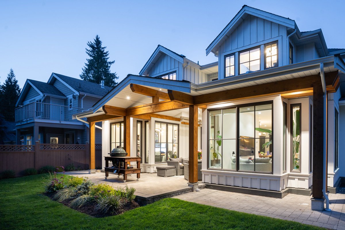 Summer nights, good food, and great company - this backyard was built for moments that matter. Wether it’s BBQ with friends or family time under the lights, this space brings it all together 🏡✨

#ShakespeareHomes #OutdoorLiving #SummerVibes #WestCoastDesign #NorthShore #Patio