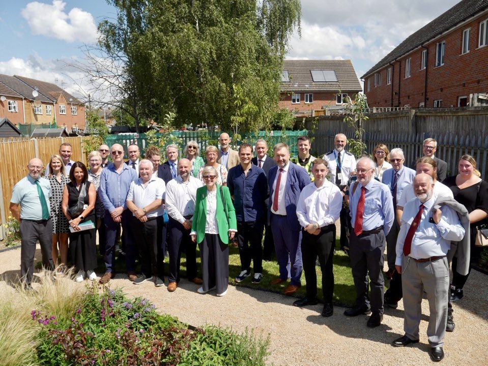 seanmatthewsRUK's tweet image. It was great to meet @HFalconerMP today, we got on well and will work towards a better Birchwood. Politics can be tricky but I will work with anyone who wants to make life better in Lincolnshire.