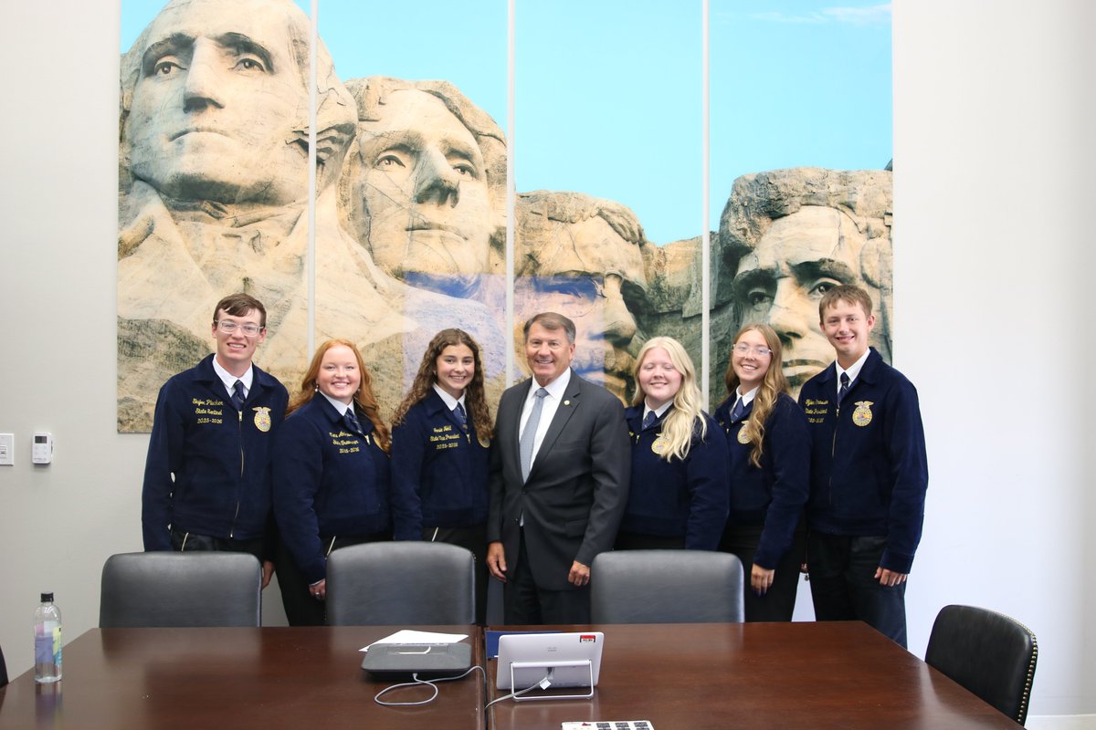 SenatorRounds's tweet image. Had the opportunity to meet with SD FFA State Officers. It’s inspiring to see young leaders so passionate about the future of our ag industry.
