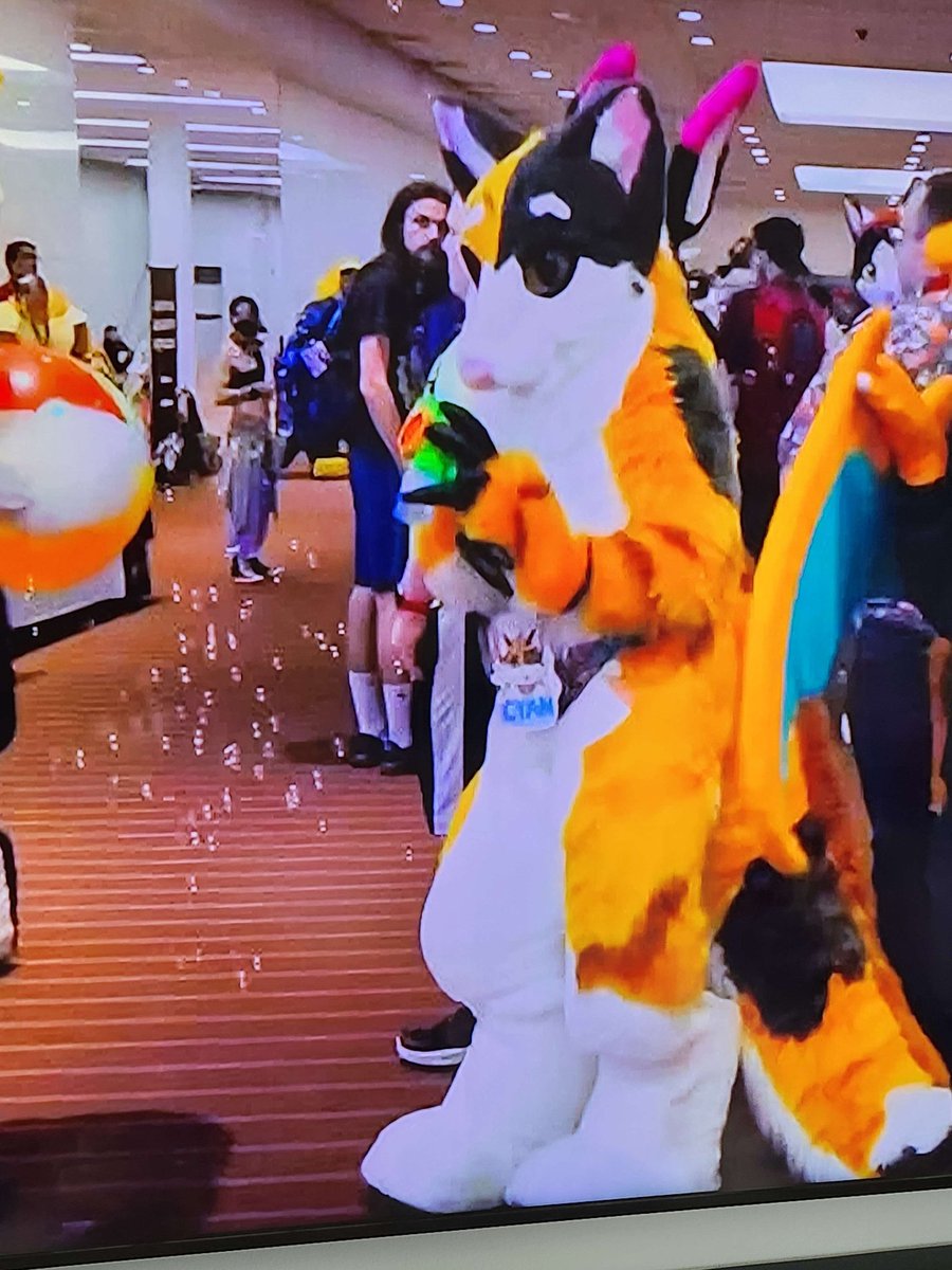 cyanthetortat's tweet image. Bro they got me in the kero documentary b-roll footage 🤣