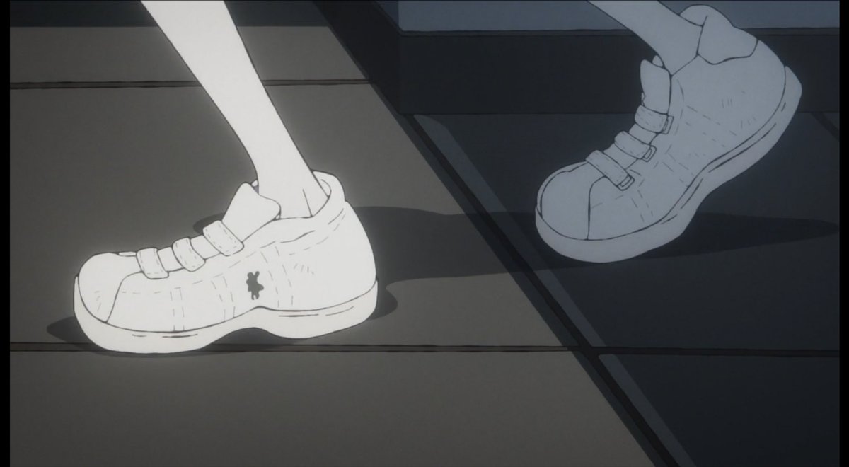 #タコピーの原罪 4話
不穏を煽る魚眼パースや責める背動、緊張感伝わるPOV等のカメラワーク、
演出としてネガポジで学校と家での差や"陰"に居るのにその場所さえ奪われる様な影の演出であったりあらゆる方法で彼を断罪した先に、光へ踏み出させ、正面で告白を捉える救済が素晴らしかったです
#タコピー