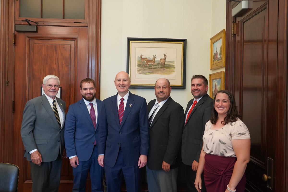 SenatorRicketts's tweet image. I welcomed members of the Nebraska Soybean Association to discuss the importance of fighting for biofuels.
The @EPA’s recently proposed Renewable Fuel Standards rule for 2026 and 2027 strengthens Nebraska’s soybean industry. I will continue to support our soybean farmers and…