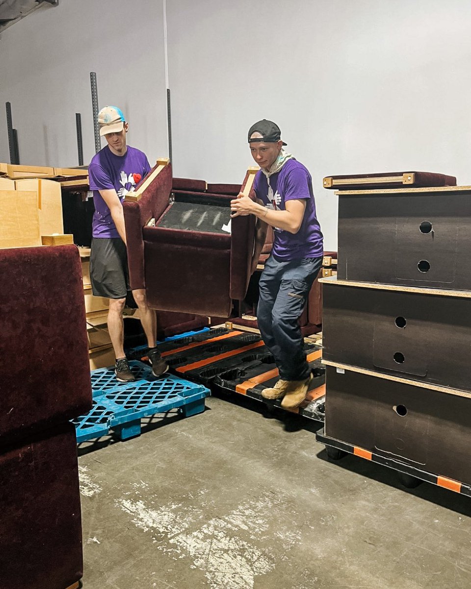 AllHandsHearts's tweet image. Our team supported local recovery by assisting our partner 24LA with essential supply distribution and contributing to Home Bank LA’s efforts to furnish homes for families starting over after the fires.
We're proud to stand alongside these communities as recovery continues.