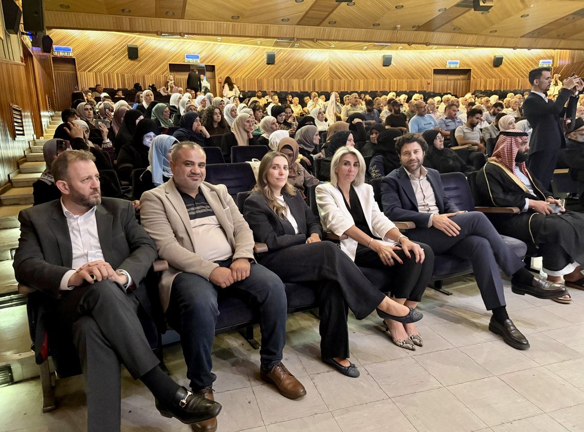 AliaNatafgi's tweet image. خلال زيارتنا الأخيرة إلى سوريا، كان لمنظمة التحالف السوري الأميركي من أجل السلام والازدهار🇸🇾🇺🇸 (SAAPP) شرف دعم ورعاية فعالية تكريمية مؤثرة في مدينة حمص، خُصصت للمعتقلين السابقين وعائلاتهم.
جمع الحدث ناجين، وأحباءهم، وعددًا من نشطاء المجتمع المدني، في لحظة وفاء لأولئك الذين…