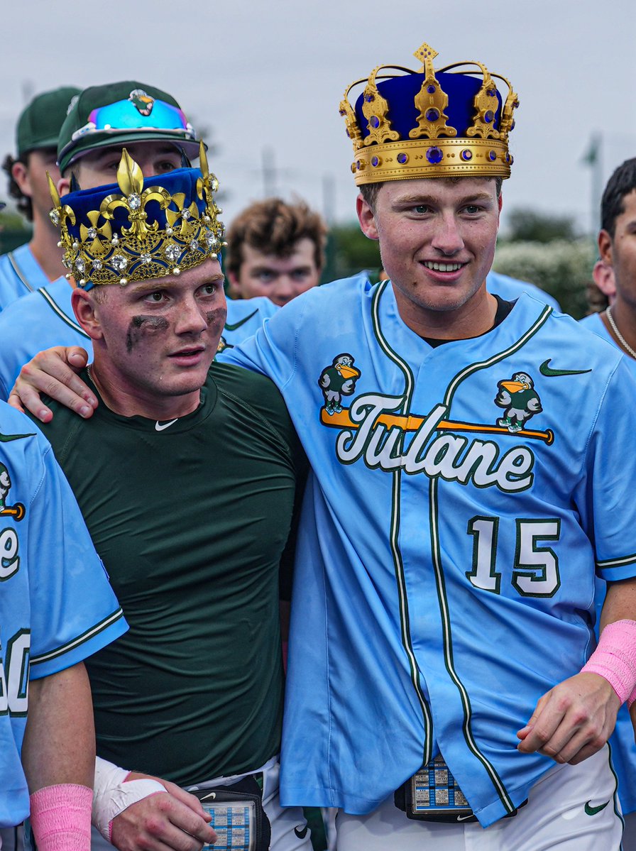 GreenWaveBSB's tweet image. Just a couple of ๐
๐๐๐ถ๐๐.
#RollWave ๐โพ๏ธ | #ProWave