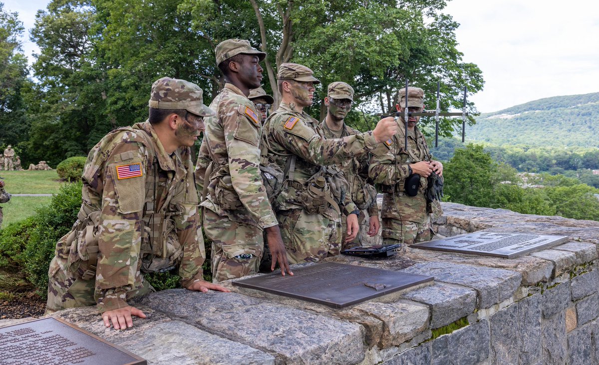 WestPoint_USMA's tweet image. Cadet Basic Training is in full swing! 🫡
Now in uniform and embracing the Soldier’s mindset, cadets are diving into the fundamentals: learning how to handle their rifles, navigate the land and communicate in the field.
#CST2025 #USMA2029 #BeastBarracks