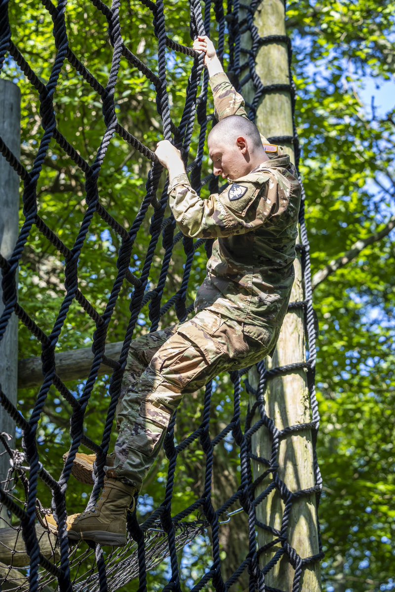 WestPoint_USMA's tweet image. Cadet Basic Training is in full swing! 🫡
Now in uniform and embracing the Soldier’s mindset, cadets are diving into the fundamentals: learning how to handle their rifles, navigate the land and communicate in the field.
#CST2025 #USMA2029 #BeastBarracks