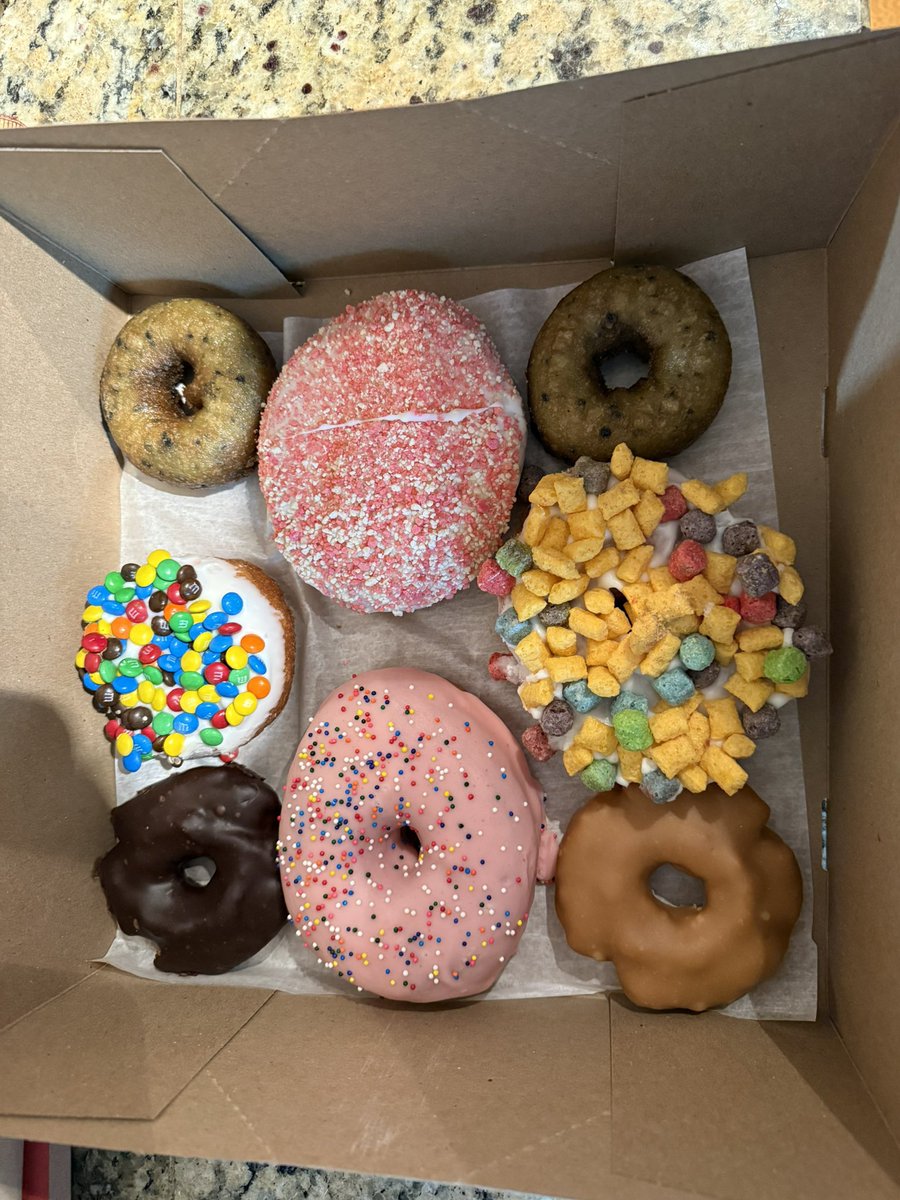 conn_pann_fun's tweet image. Happy (late) Donut Friday (from Boulder)!