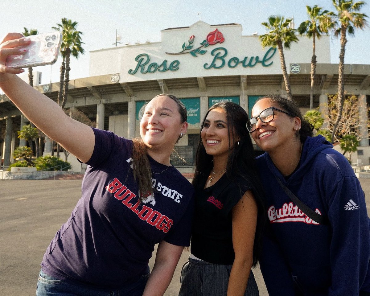 FresnoStateAlum's tweet image. We’re looking for a Social Media Student Intern this Fall semester. Create content, attend alumni events, & collab with the Victor E. Bulldog team!
Interested? Learn more & apply here before Aug. 8th: tr.ee/SMIntern-F25 🐶