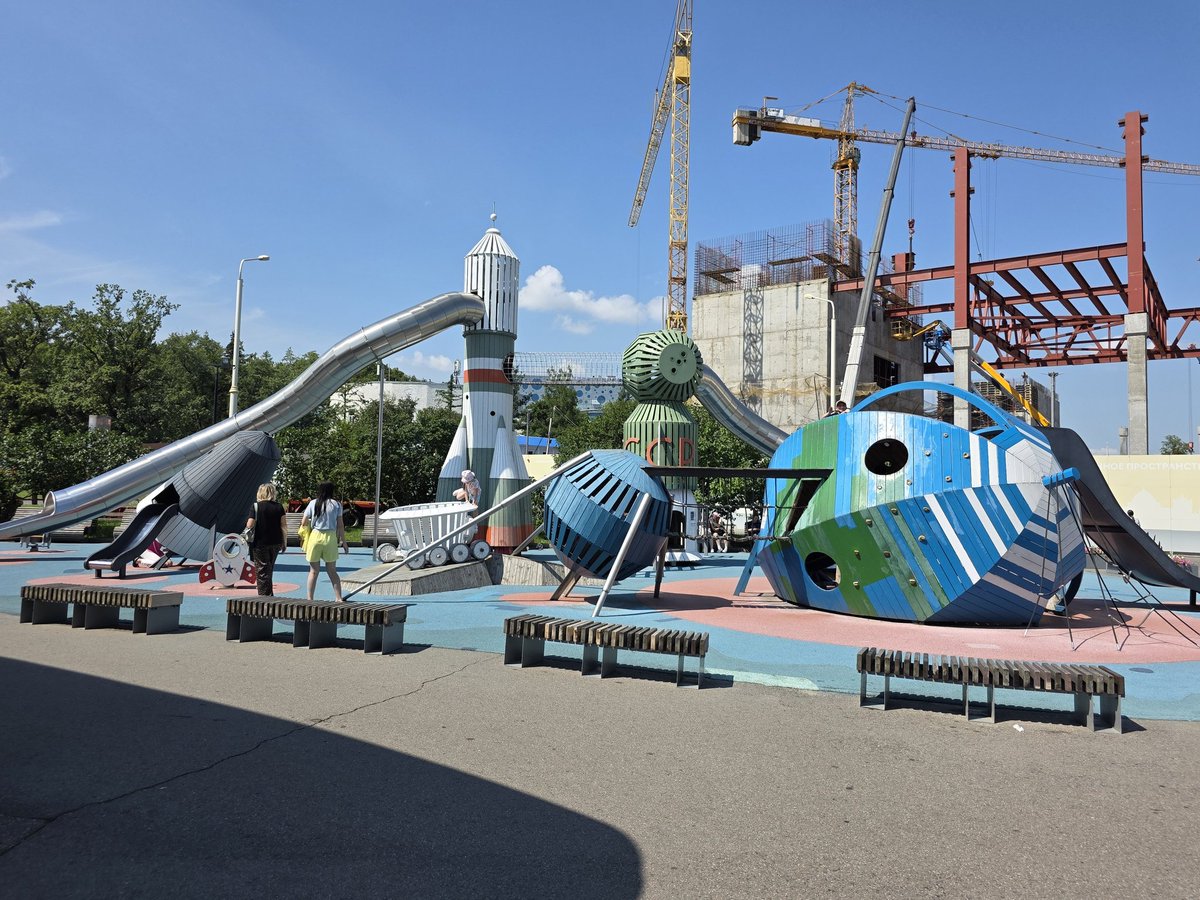 AKantemirov's tweet image. "to infinity and beyond" Soviet style!!! :)
Had an amazing day today at the exhibition place! Just wish I could take that jetcar for a ride!!