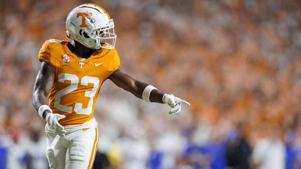 ryleerobinsontv's tweet image. Three #Vols have been named to the Preseason All-SEC teams voted on by the media.
1st Team- DB Jermod McCoy
3rd Team- LB Arion Carter & DB Boo Carter
Tennessee was picked to finish 9th in the season according to the polls.