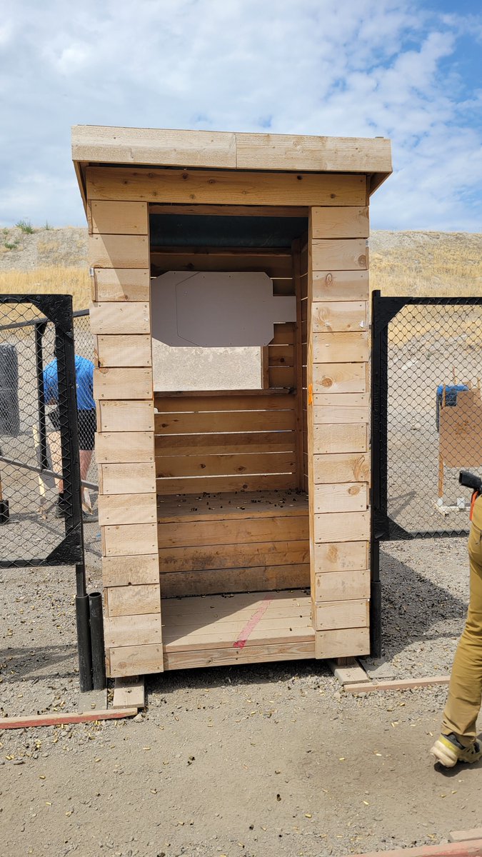UtahFlatRanger's tweet image. I should have doubled up on Ears before i shot in here.
Walkers are not enough.
