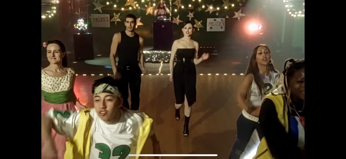 BriannaWu's tweet image. Okay, I know I can pull this look off. 100 percent going as “Murder on the Dance Floor” Sophie Ellis Bextor to her concert in November.
Time to start stockpiling MAC Pigment in Emerald Green. Can someone remind me what dumb highlighter strategy we were using in 2000s?