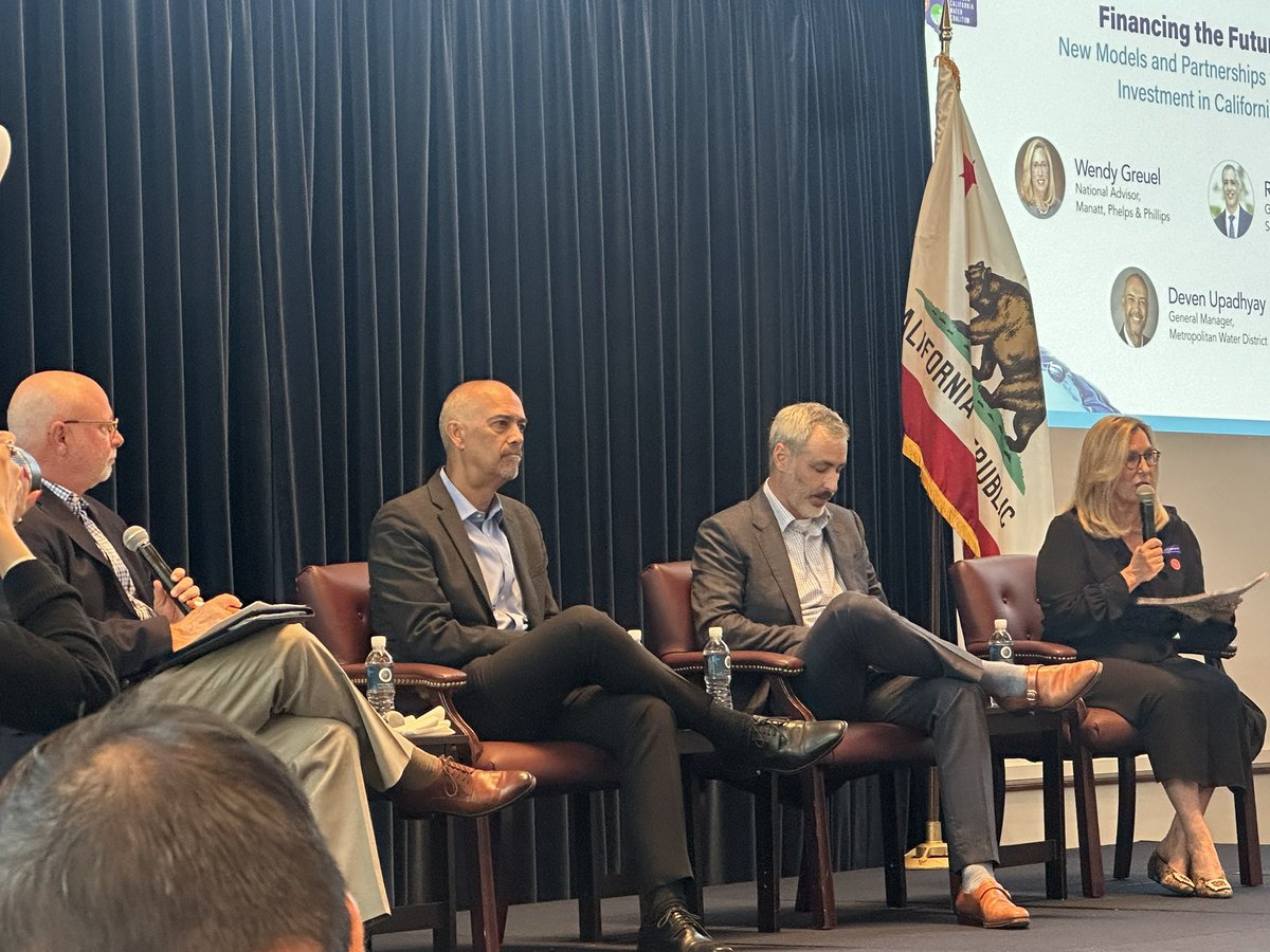 AcqieWarren's tweet photo. Southern California Water Coalition is discussing “New Models and Partnerships for Water Investment in California “.  It’s imperative that we work together to make sure that water is guaranteed for all of California!#mayorwarren #cityoffontana #southerncaliforniawatercoalition https://t.co/qWZTaNftgV