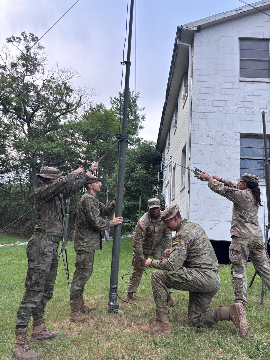MADOC_ET's tweet image. Los alféreces de la Academia General Militar #AGM_ET se instruyen en la Academia Militar de West Point realizando el ejercicio Cadet Leader Development Training (CLDT)25.