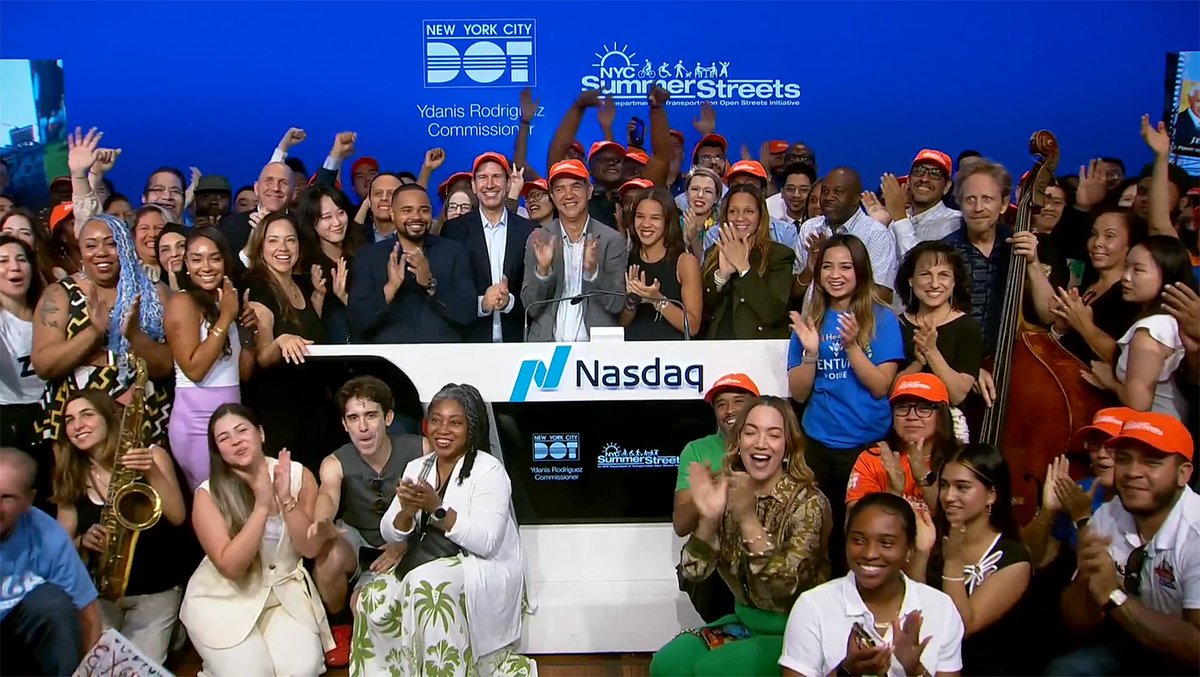 NYC_DOT's tweet image. 🔔That’s a wrap on @NasdaqExchange for the week!🔔
But, next week brings the opening bell for Summer Streets in Queens and Staten Island
Get the full schedule: nyc.gov/SummerStreets