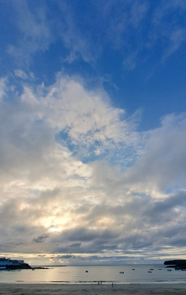 DonoghSweeney's tweet image. This view means it must be Friday again. Have a lovely weekend everyone 💚 #Kilkee #WildAtlanticWay