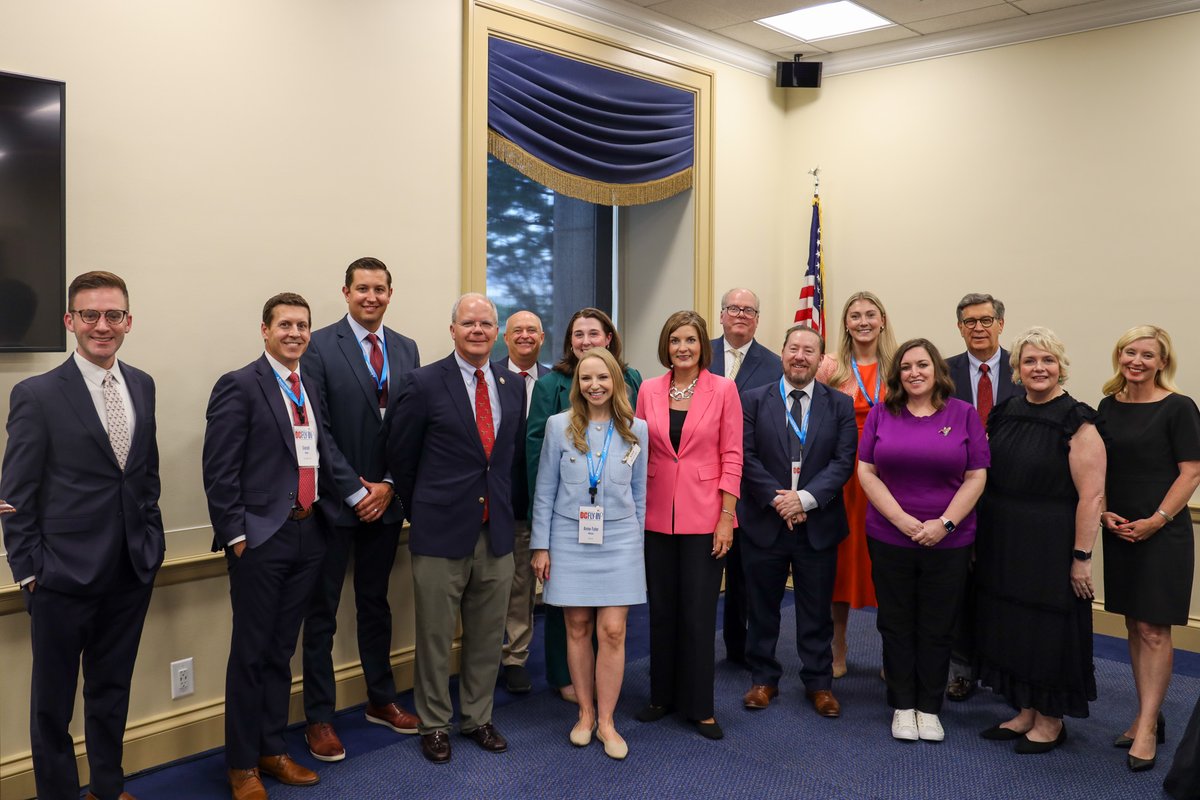 RepGuthrie's tweet image. Wonderful to welcome community leaders with @GLIchamber to Washington yesterday. We discussed ways that the One, Big, Beautiful Bill will spur economic growth and help grow Kentucky’s economy. Thanks for making the trip to D.C.!