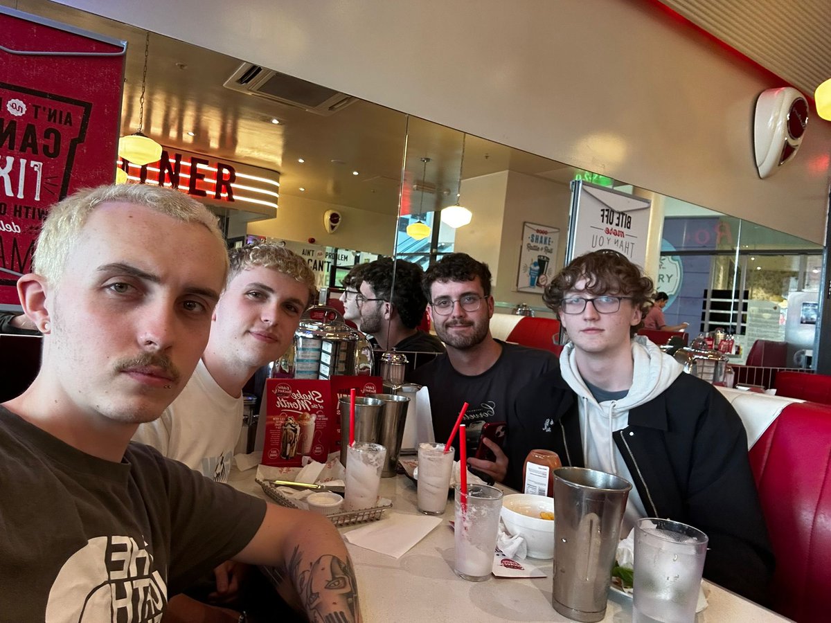 doogarry's tweet image. My four lads (17 - 22) had a meet up today. First time they organised something like that amongst themselves. Living in Cavan, Dublin & Wexford so they met in Co. Wicklow. Movie & an Eddie Rockets. I’m so thrilled they wanted to do that 🥰 #proud