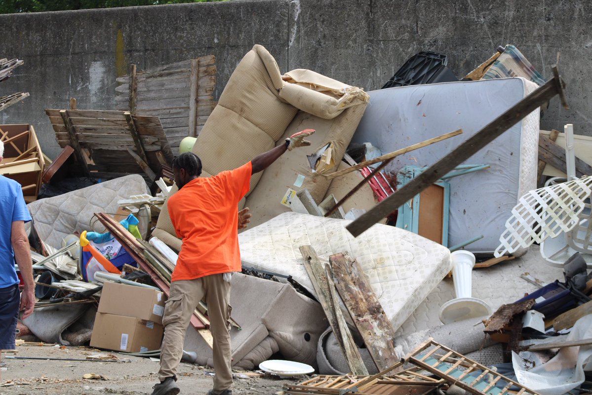 TroyCityHall's tweet image. Over 150 residents took advantage of today’s Free Bulk Trash Drop-Off! 💪 This effort helps curb illegal dumping & eases the burden on taxpayers. Huge thank you to our Quality-of-Life Action Crews for managing & facilitating another successful event for our city! ♻️🛻