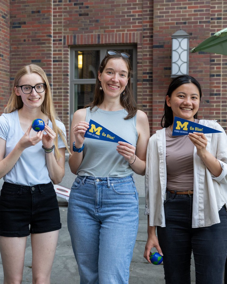 That’s a wrap on Spirit Day 2025! ✨
A big thank you to everyone who joined the celebration!

Want to see more photos? 📸 Check out the full album 👉 myumi.ch/R39GG

#FordSpirit