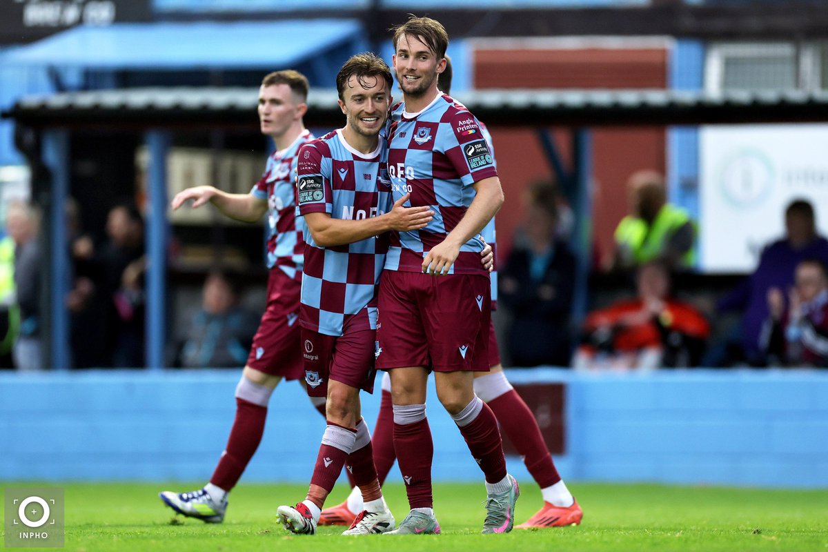 Inphosports's tweet image. The Reigning Champs cruise to 5-0 win!
@DroghedaUnited celebrate as they are through to the third round of the FAI Cup! 🔥
(📸 - @LaszloGeczo )