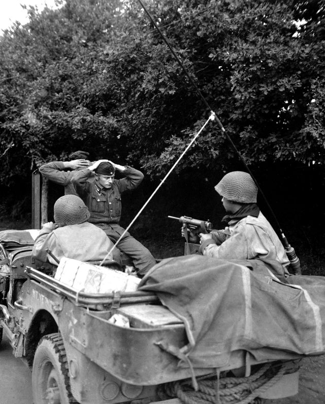 WW2Facts's tweet image. Two German prisoners being taken to the 6th Division Prisoner of War Encampment in, Brest, France, on August 28, 1944.
#History #WWII
