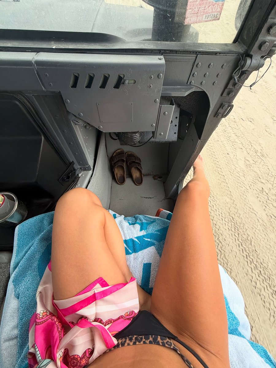 Me time🌺 is the best time 🏝️👙

Have an amazing day lovelies 💋