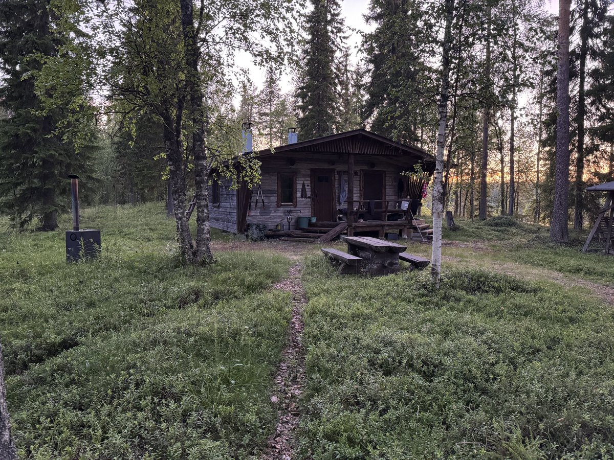Midnight on Northern Finland this time of the year ☀️🌲🧡