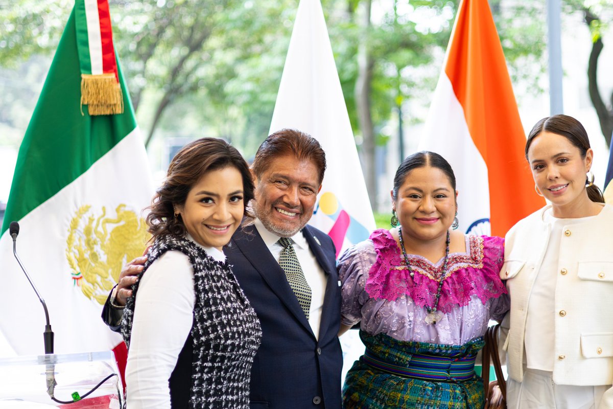 Asistí con orgullo a la develación de la escultura de Nelson Mandela en el Parque Lincoln. Como miembro de la Fundación Gandhi Mandela, agradezco al Dr. <a href="/ManuelGranados_/">Manuel Granados Covarrubias</a> por la invitación. Un honor compartir con <a href="/MayaMenchu/">MayaMenchu</a>, mujer de luz e inspiración. 🇿🇦🕊️ #MandelaDay