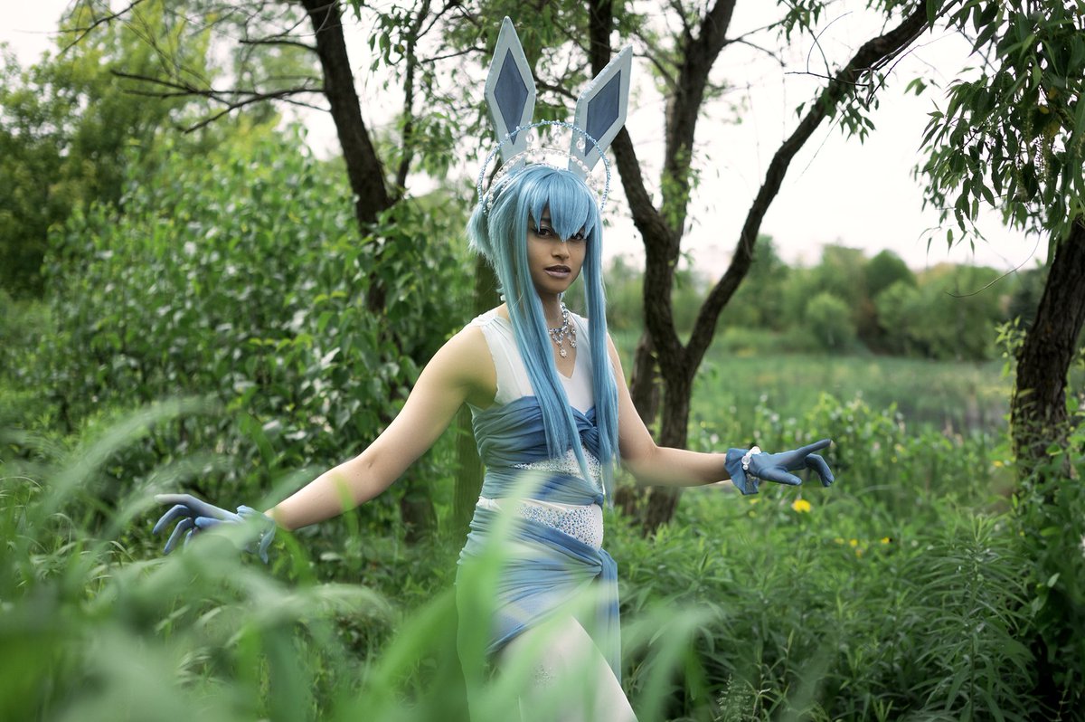 MeltingMirror (@meltingmirror) on Twitter photo A wild Glaceon has appeared ❄️ This design was an exercise in draping stretch fabric. You have to tack it down in so many places because it loves to move to the path of least resistance.
Photo by <a href="/LXE_photo/">LXE 🐟 | ➡️ Otakuthon</a>
#glaceon #glaceoncosplay #pokemoncosplay #eeveelution A wild Glaceon has appeared ❄️ This design was an exercise in draping stretch fabric. You have to tack it down in so many places because it loves to move to the path of least resistance.
Photo by <a href="/LXE_photo/">LXE 🐟 | ➡️ Otakuthon</a>
#glaceon #glaceoncosplay #pokemoncosplay #eeveelution
