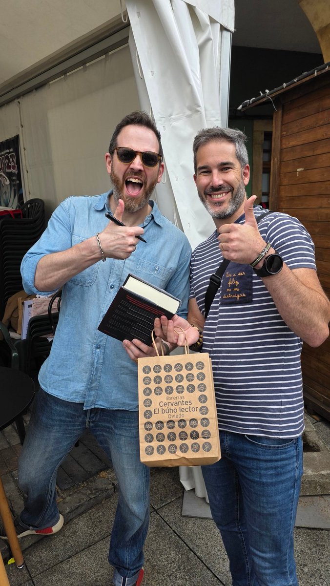 elsantofrikal's tweet image. Joe Abercrombie @LordGrimdark es cercano, majete muy dispuesto y sonriente.
Hoy fue una visita express a mi Avilés natal. Mañana toca volver al @festivalcelsius y ver Aranzazu Serrano @as_loren para que me firme @Neimhaim
¡¡¡GRACIAS POR DIAS PRESTOSOS!!!