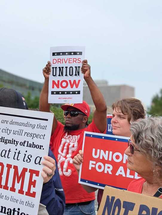 Missouri Workers Center (Bluesky: @moworkers.org) (@moworkerscenter) on Twitter photo ⚖️ Yesterday, IRIS drivers joined dozens of low-wage workers with <a href="/standup_kc/">Stand Up KC</a>, community allies, and <a href="/jobsandfreedom_/">Heartland Center</a> to file a class action lawsuit against @myzTrip demanding THOUSANDS of dollars of back pay in missing overtime wages! ⚖️ Yesterday, IRIS drivers joined dozens of low-wage workers with <a href="/standup_kc/">Stand Up KC</a>, community allies, and <a href="/jobsandfreedom_/">Heartland Center</a> to file a class action lawsuit against @myzTrip demanding THOUSANDS of dollars of back pay in missing overtime wages!