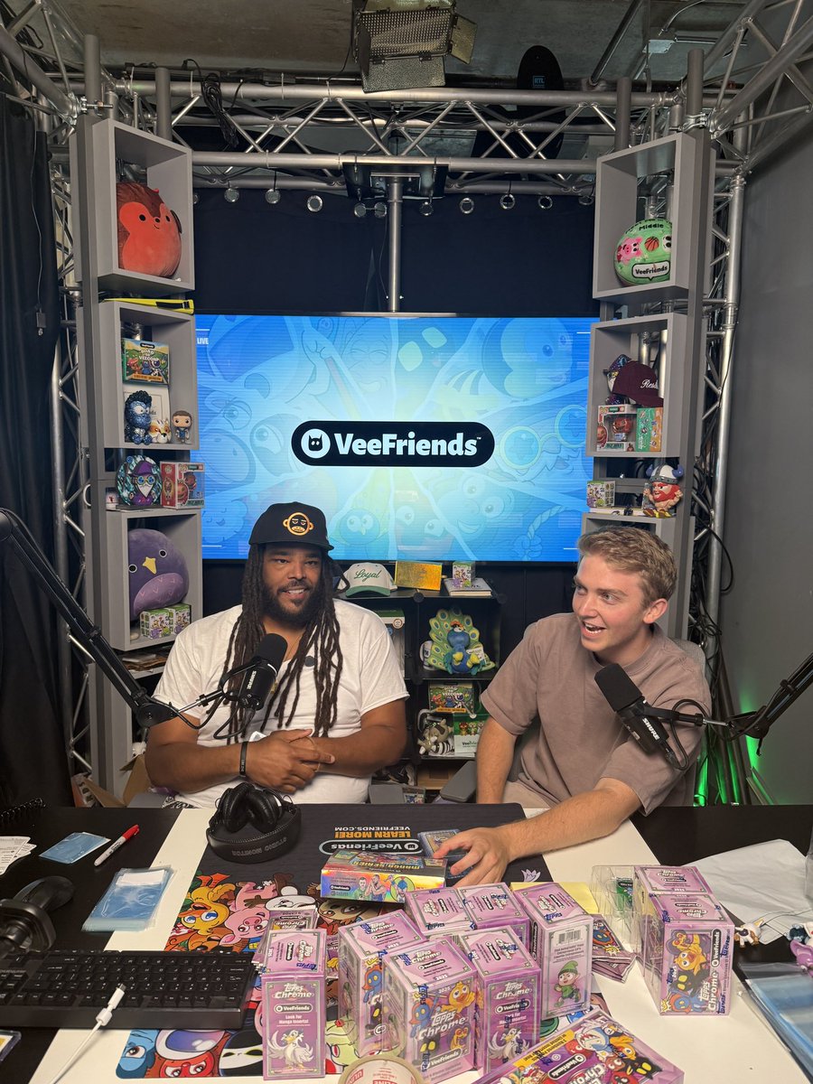 VeeFriendsLive's tweet image. We’re LIVE with Will Wade from @Canvas_MKTG ‼️Jump in to hear all the fun details about our Super Sticker Manga Series ft. Stephen Curry 🏀
Tune in here: whatnot.com/s/VXLnkgtF
